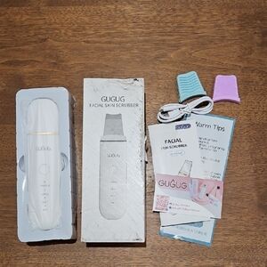 White Facial Skin Scrubber